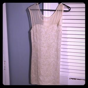 Juniors or Women’s dress size small 4/6
